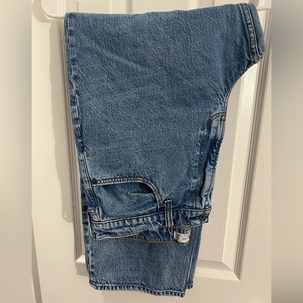 Women's
High Rise Loose Jean